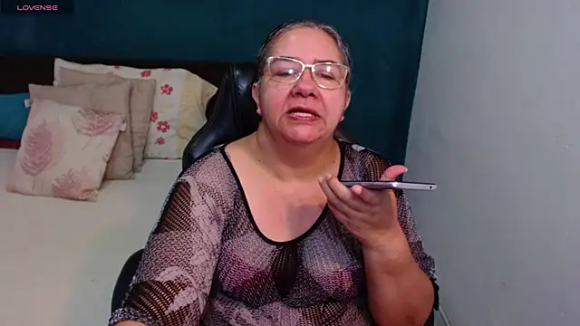 Snapshot of scaelettdubois chatting on May 20, 2026, 1:12 am scaelettdubois online show from May 20, 2026, 1:12 am