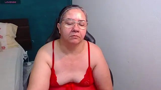 Snapshot of scaelettdubois chatting on June 4, 2026, 12:49 am scaelettdubois online show from June 4, 2026, 12:49 am