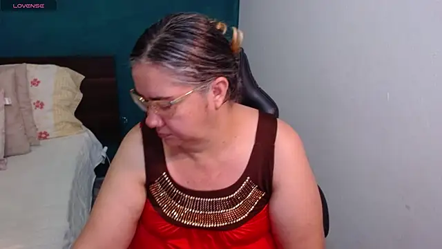 Snapshot of scaelettdubois chatting on June 9, 2026, 2:34 am scaelettdubois online show from June 9, 2026, 2:34 am