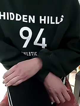 SHARONRodrig online show from January 28, 2025, 9:50 pm