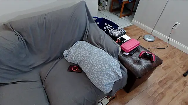 EmoDream1998 online show from February 16, 2025, 5:04 pm