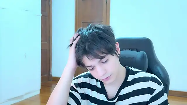 SasukeUhchiaa online show from September 14, 2025, 4:17 pm