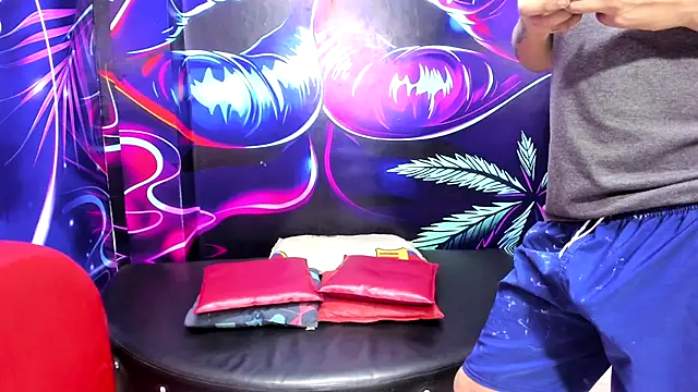 miacam-hot online show from October 29, 2025, 3:25 pm