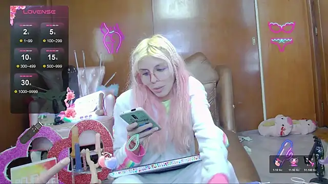 Skinygirl online show from November 15, 2025, 11:21 pm