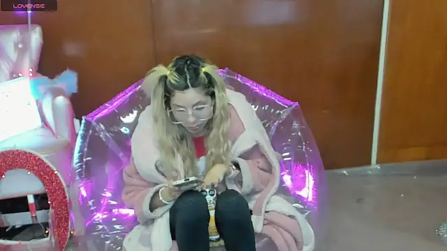 Skinygirl online show from March 22, 2026, 11:52 pm