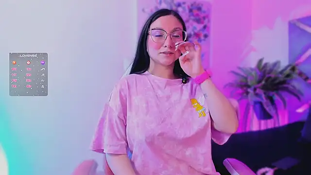 lucy neil online show from November 19, 2025, 3:50 am