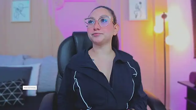 lucy neil online show from March 29, 2026, 2:33 am