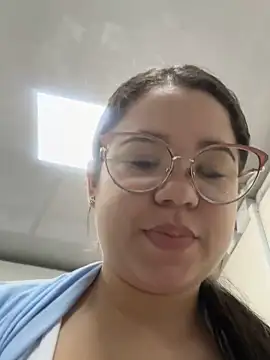 Snapshot of Lucyklein2022 chatting on December 6, 2024, 1:22 pm Lucyklein2022 online show from December 6, 2024, 1:22 pm