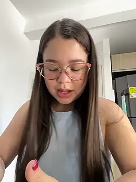 Snapshot of Lucyklein2022 chatting on December 15, 2024, 6:15 pm Lucyklein2022 online show from December 15, 2024, 6:15 pm