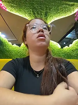 Snapshot of Lucyklein2022 chatting on October 26, 2025, 1:00 am Lucyklein2022 online show from October 26, 2025, 1:00 am