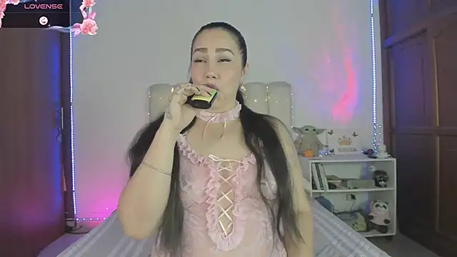 yelenaowens online show from May 22, 2026, 1:24 am