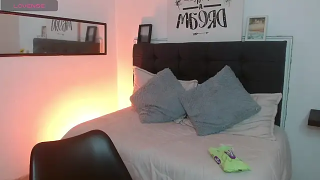 vaness weet online show from October 10, 2025, 7:13 pm