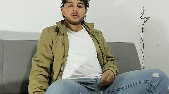 tuyo1995 online show from January 25, 2025, 11:43 pm