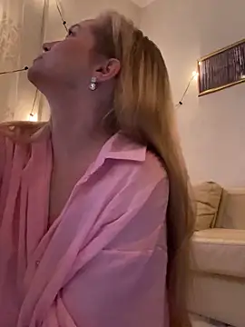 Lady  Maria online show from October 15, 2025, 3:56 pm