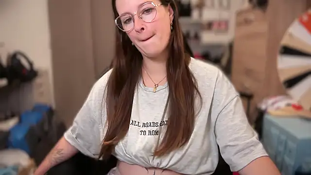 Snapshot of Amai_Live chatting on October 4, 2025, 6:33 am Amai Live online show from October 4, 2025, 6:33 am