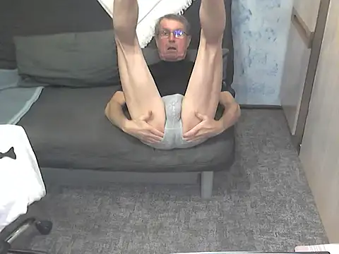 kiam471 online show from November 11, 2025, 10:32 pm