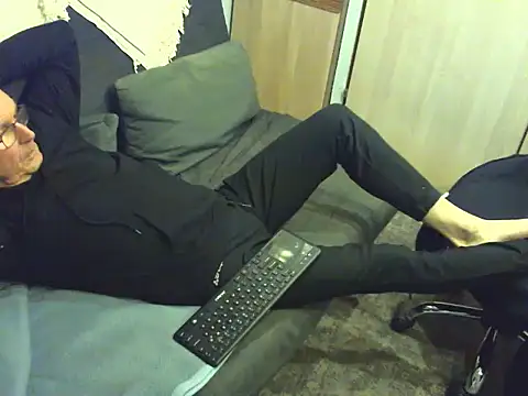 kiam471 online show from February 18, 2026, 6:48 pm