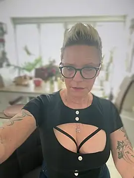 German Milf online show from February 17, 2025, 1:32 pm