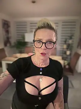 German Milf online show from February 17, 2025, 6:15 pm