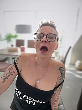 German Milf online show from February 19, 2025, 2:01 pm