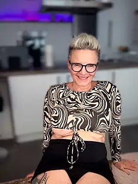 German Milf online show from October 7, 2025, 1:30 pm