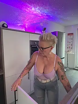 German Milf online show from November 9, 2025, 2:04 pm