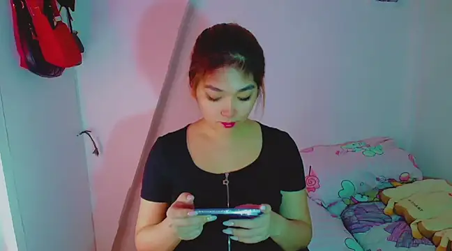 TR4NSCUTI3 online show from December 28, 2024, 5:46 pm