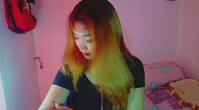 TR4NSCUTI3 online show from December 28, 2024, 8:47 pm