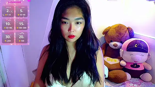 TR4NSCUTI3 online show from September 26, 2025, 6:56 pm