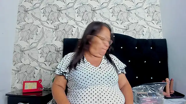 Keira Lennox online show from February 13, 2026, 11:28 am