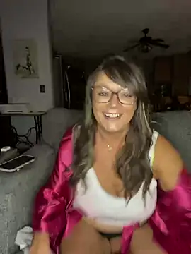 cowgirlc online show from February 5, 2025, 3:23 am