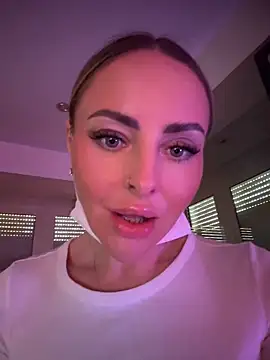 EmaSalis online show from April 11, 2026, 9:57 am