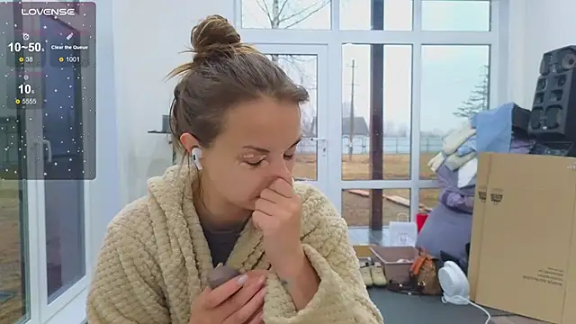 Misss Vikk online show from April 8, 2026, 9:53 am