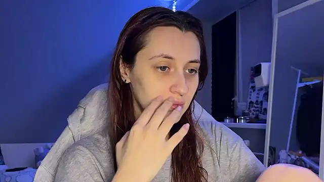 Snapshot of Uniarten chatting on April 1, 2026, 6:38 pm Uniarten online show from April 1, 2026, 6:38 pm