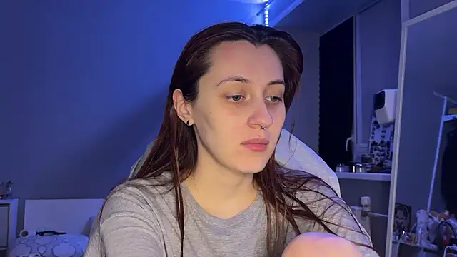 Snapshot of Uniarten chatting on April 11, 2026, 8:24 pm Uniarten online show from April 11, 2026, 8:24 pm