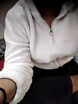 Snapshot of BigBustyRuhi chatting on January 13, 2025, 5:01 am BigBustyRuhi online show from January 13, 2025, 5:01 am