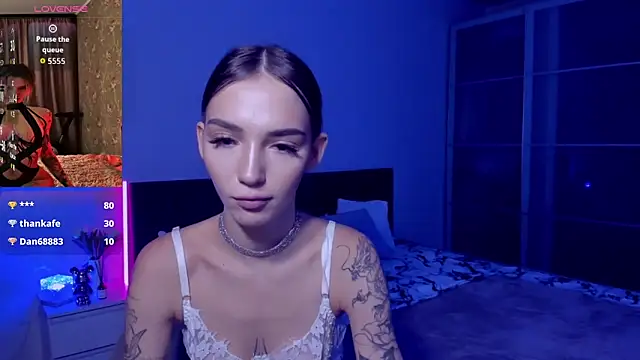 SophieCatty online show from October 19, 2025, 10:43 pm