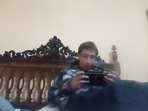 Snapshot of White_rabbit_ chatting on December 19, 2024, 5:29 pm White rabbit  online show from December 19, 2024, 5:29 pm