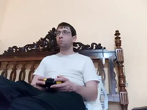 Snapshot of White_rabbit_ chatting on February 7, 2025, 2:58 pm White rabbit  online show from February 7, 2025, 2:58 pm