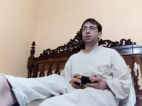 Snapshot of White_rabbit_ chatting on February 28, 2025, 12:21 am White rabbit  online show from February 28, 2025, 12:21 am