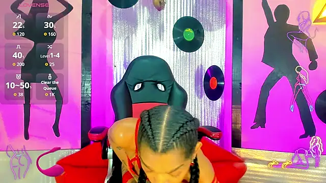 nickyminach  online show from October 18, 2025, 7:25 pm