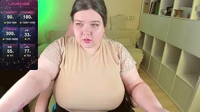 Snapshot of PlumPie chatting on February 26, 2025, 5:50 pm PlumPie online show from February 26, 2025, 5:50 pm