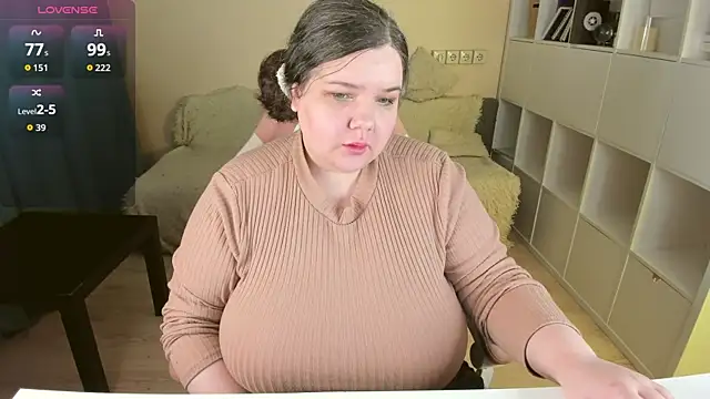 Snapshot of PlumPie chatting on September 9, 2025, 5:23 pm PlumPie online show from September 9, 2025, 5:23 pm