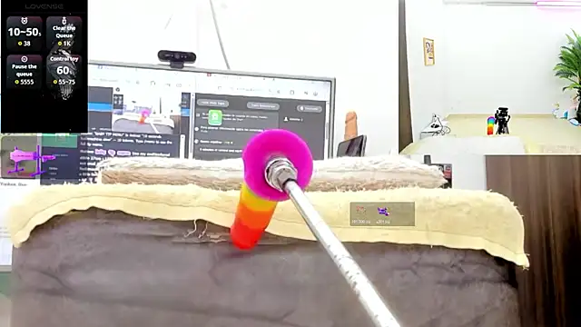 Paulina Davis  online show from April 9, 2026, 12:21 am