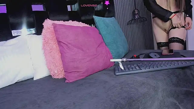 Snapshot of levana1 chatting on November 21, 2025, 9:24 pm levana1 online show from November 21, 2025, 9:24 pm