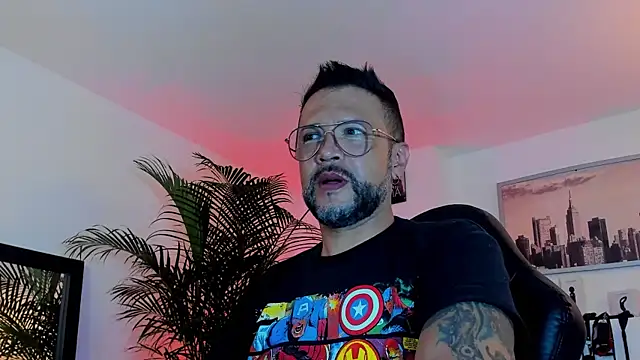 MrFrank tattoo online show from December 12, 2024, 3:43 am