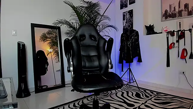 MrFrank tattoo online show from January 20, 2025, 3:39 pm