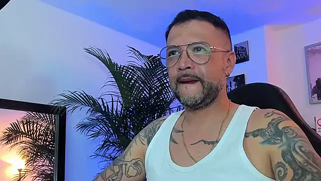 MrFrank tattoo online show from January 21, 2025, 12:25 am