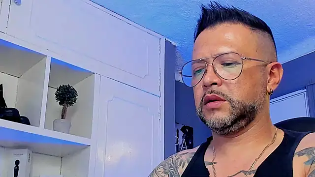 MrFrank tattoo online show from March 15, 2025, 10:22 pm