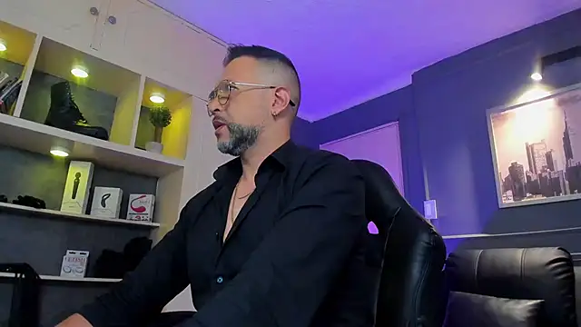 MrFrank tattoo online show from November 18, 2025, 11:47 am